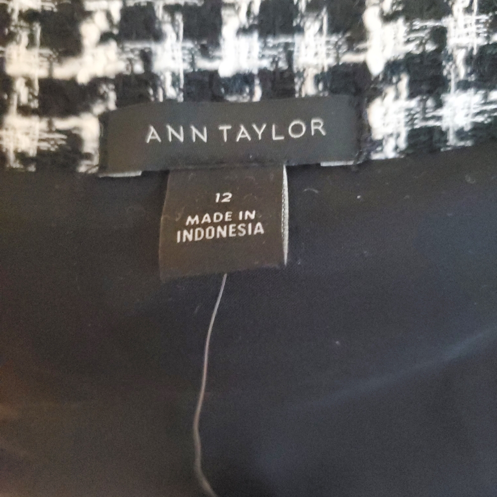 NWT Ann Taylor Black and White Dress - Picture 2 of 6